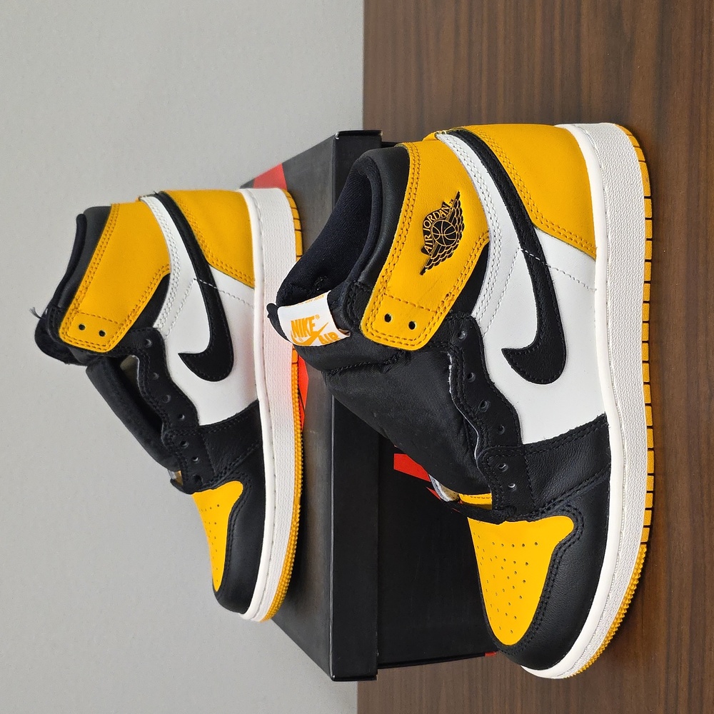 Nike Air Jordan 1 Retro High OG GS (2021)"Taxi" Youth 5 (Women's 6.5)